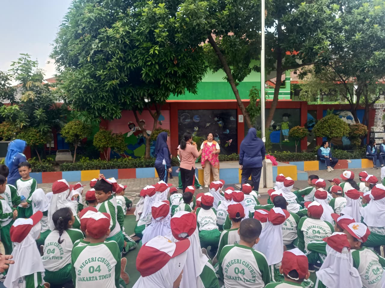 Wisata LiterAsyik Ke SDN Cibubur 04